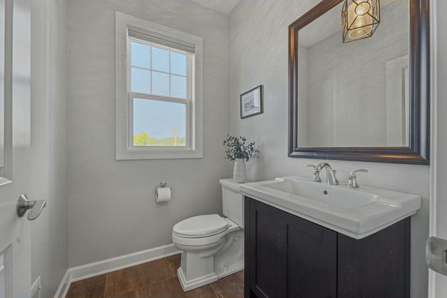 W79N423 Ridgeway LANE, Cedarburg, WI 53012