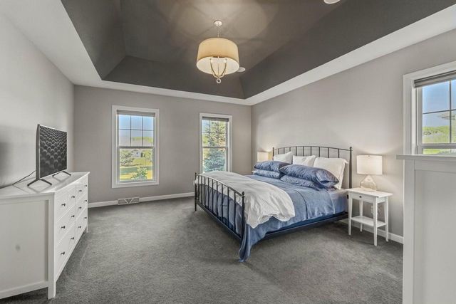 W79N423 Ridgeway LANE, Cedarburg, WI 53012