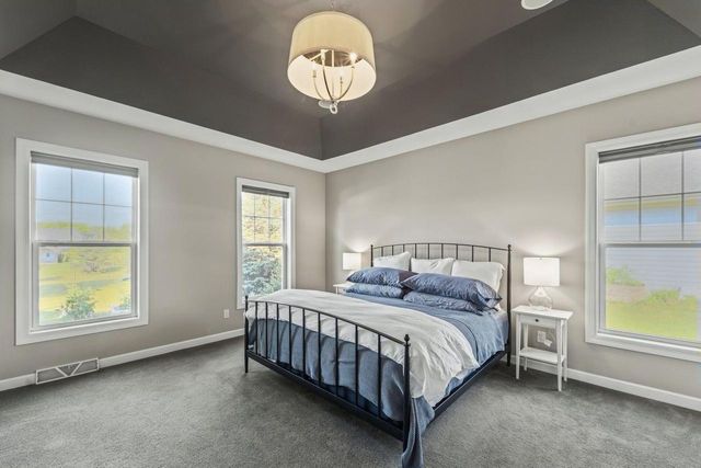 W79N423 Ridgeway LANE, Cedarburg, WI 53012