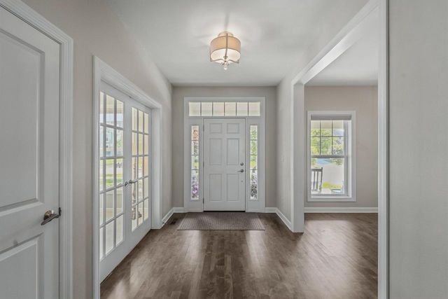 W79N423 Ridgeway LANE, Cedarburg, WI 53012