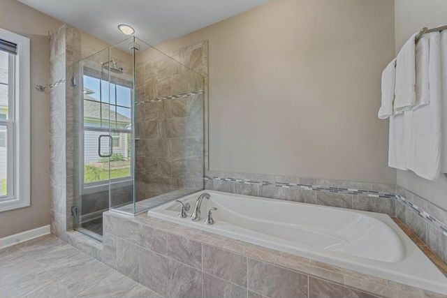 W79N423 Ridgeway LANE, Cedarburg, WI 53012