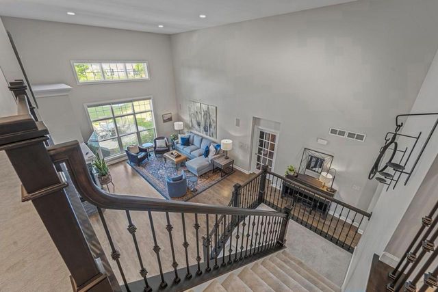 W79N423 Ridgeway LANE, Cedarburg, WI 53012