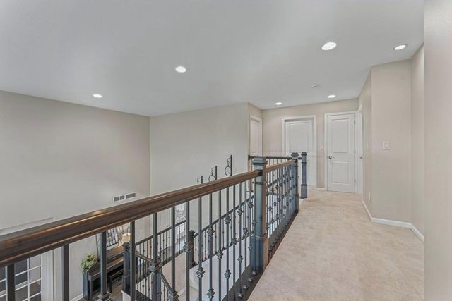W79N423 Ridgeway LANE, Cedarburg, WI 53012