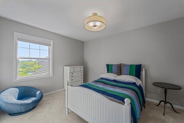 W79N423 Ridgeway LANE, Cedarburg, WI 53012