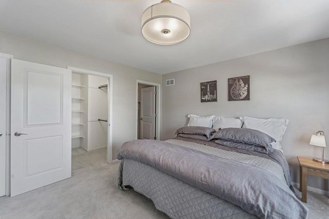 W79N423 Ridgeway LANE, Cedarburg, WI 53012