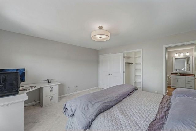 W79N423 Ridgeway LANE, Cedarburg, WI 53012