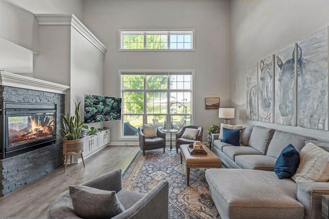 W79N423 Ridgeway LANE, Cedarburg, WI 53012