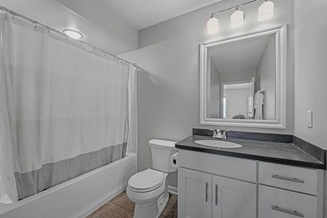 W79N423 Ridgeway LANE, Cedarburg, WI 53012