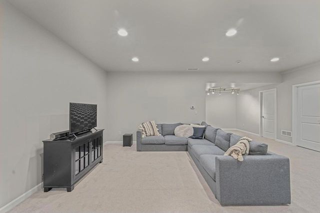 W79N423 Ridgeway LANE, Cedarburg, WI 53012