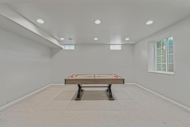 W79N423 Ridgeway LANE, Cedarburg, WI 53012