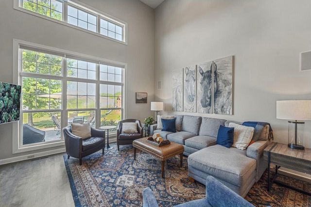 W79N423 Ridgeway LANE, Cedarburg, WI 53012