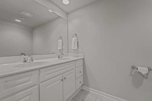 W79N423 Ridgeway LANE, Cedarburg, WI 53012