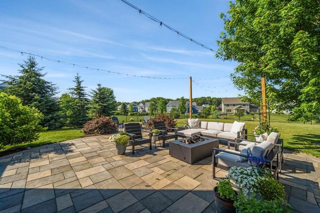 W79N423 Ridgeway LANE, Cedarburg, WI 53012