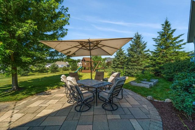 W79N423 Ridgeway LANE, Cedarburg, WI 53012