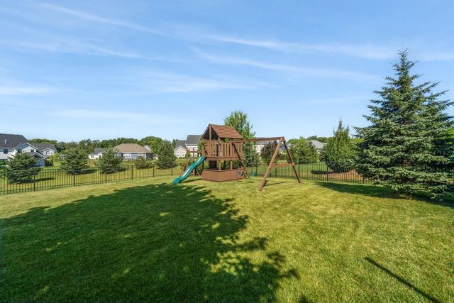 W79N423 Ridgeway LANE, Cedarburg, WI 53012