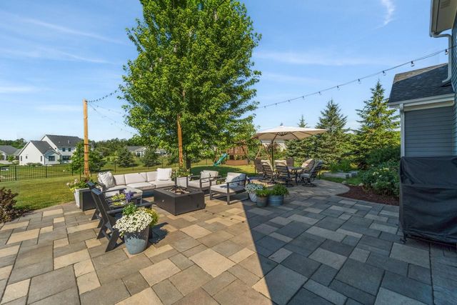 W79N423 Ridgeway LANE, Cedarburg, WI 53012