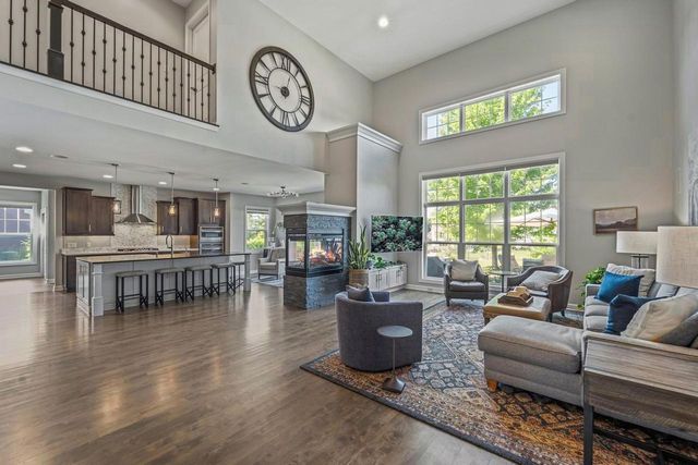 W79N423 Ridgeway LANE, Cedarburg, WI 53012