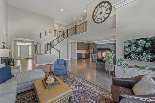 W79N423 Ridgeway LANE, Cedarburg, WI 53012