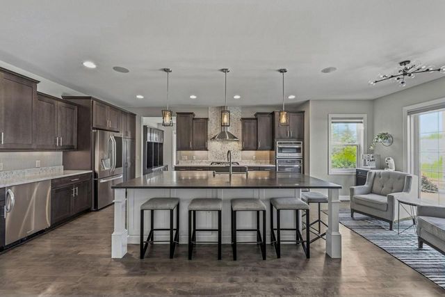 W79N423 Ridgeway LANE, Cedarburg, WI 53012