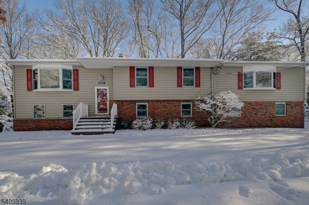 1316 Alps Rd, Wayne Twp., NJ 07470