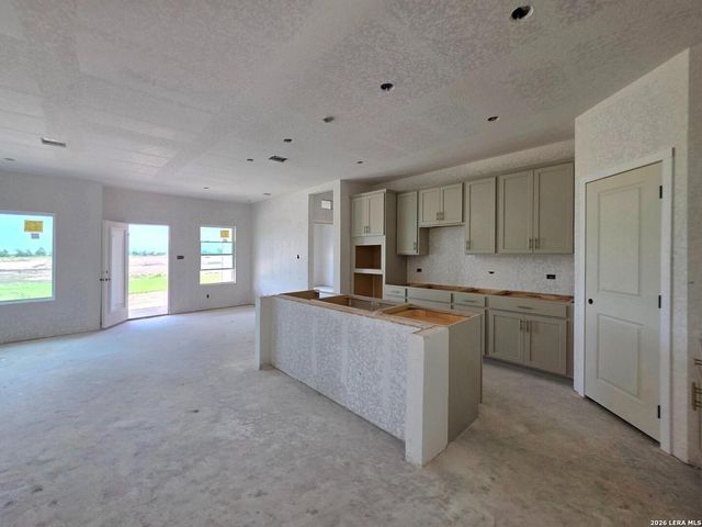 140 Yale St, Seguin, TX 78155