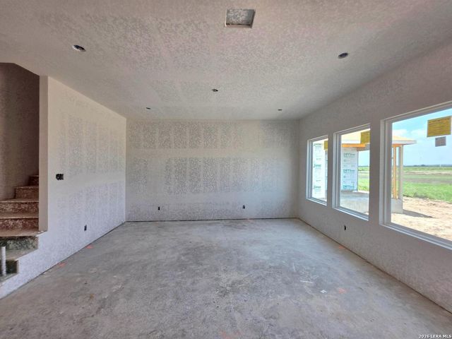140 Yale St, Seguin, TX 78155