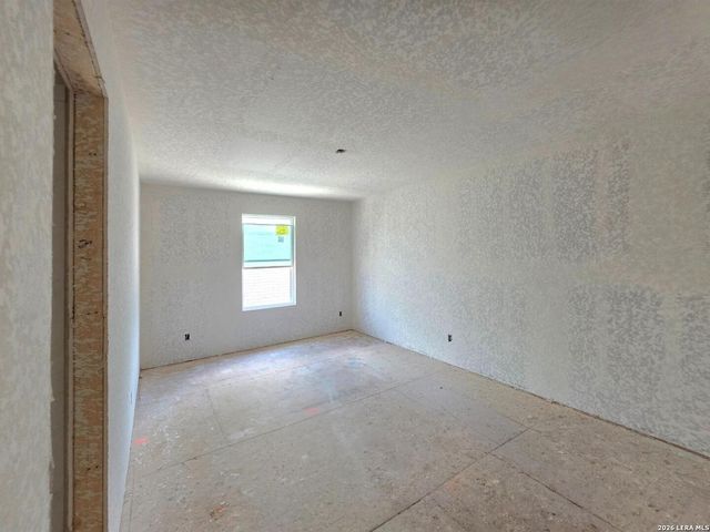 140 Yale St, Seguin, TX 78155