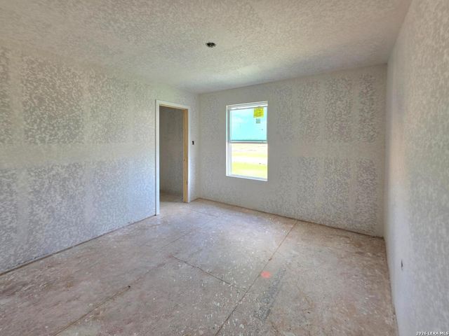 140 Yale St, Seguin, TX 78155
