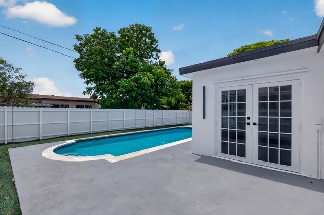 2701 DE SOTO Drive, Miramar, FL 33023