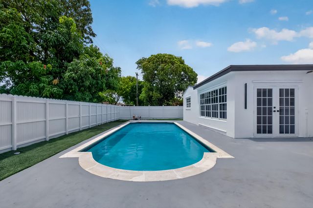 2701 DE SOTO Drive, Miramar, FL 33023