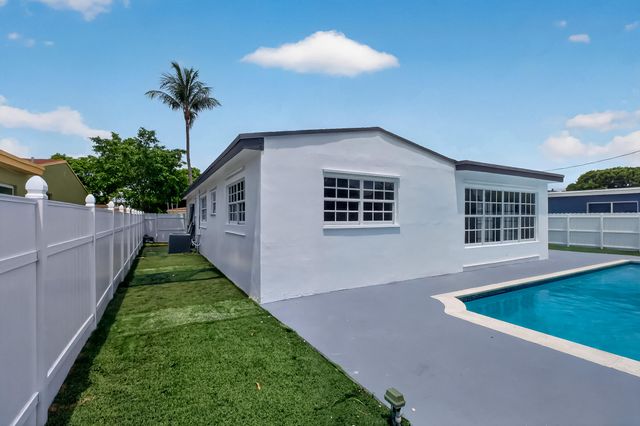 2701 DE SOTO Drive, Miramar, FL 33023