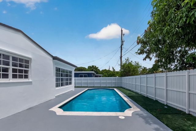 2701 DE SOTO Drive, Miramar, FL 33023