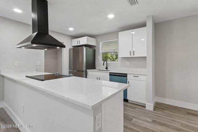 6712 HARLOW Boulevard, Jacksonville, FL 32210