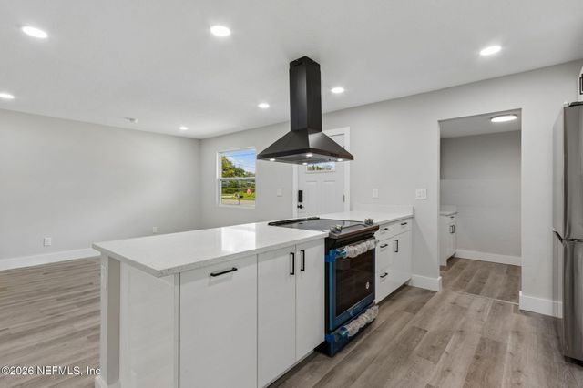 6712 HARLOW Boulevard, Jacksonville, FL 32210