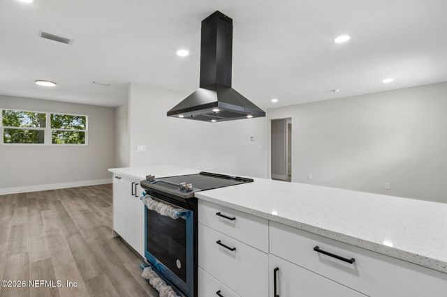 6712 HARLOW Boulevard, Jacksonville, FL 32210