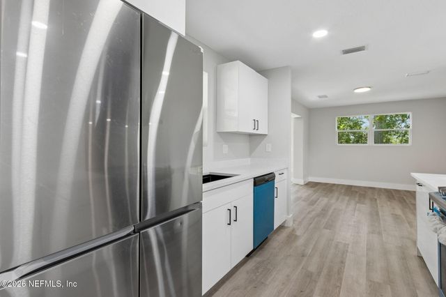6712 HARLOW Boulevard, Jacksonville, FL 32210