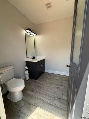 413 S CR 3101, Jacksonville, TX 75766