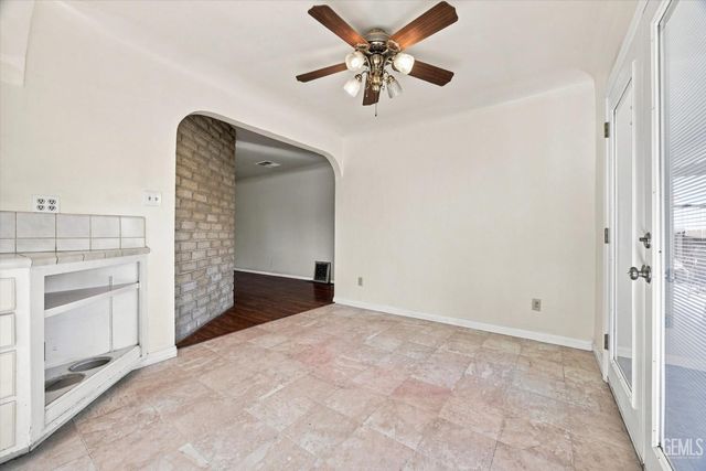 1904 Radiance Drive, Bakersfield, CA 93304