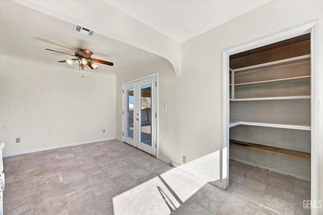 1904 Radiance Drive, Bakersfield, CA 93304