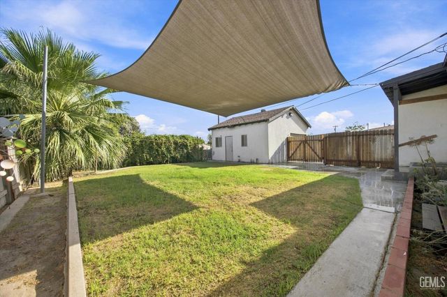1904 Radiance Drive, Bakersfield, CA 93304