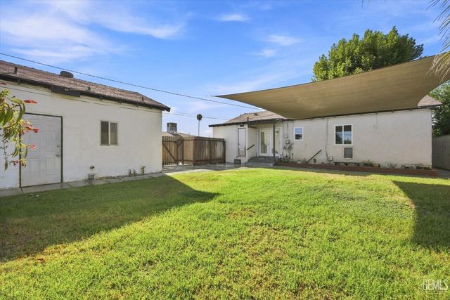 1904 Radiance Drive, Bakersfield, CA 93304