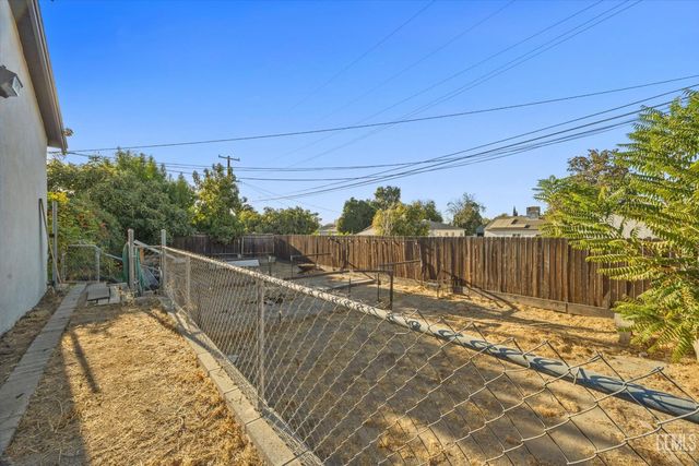 1904 Radiance Drive, Bakersfield, CA 93304