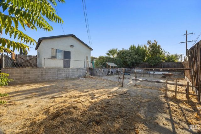 1904 Radiance Drive, Bakersfield, CA 93304