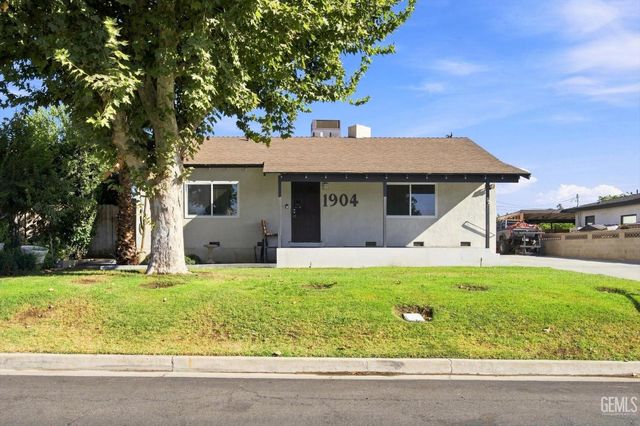1904 Radiance Drive, Bakersfield, CA 93304