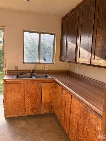 1904 Radiance Drive, Bakersfield, CA 93304