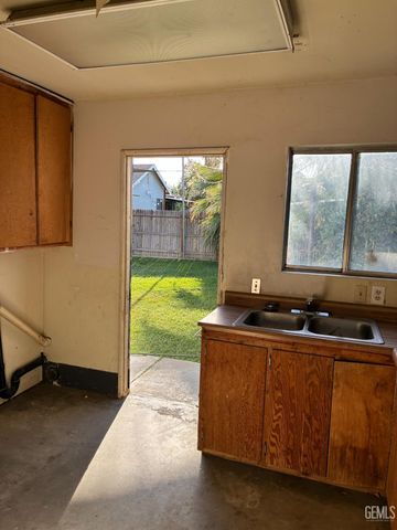 1904 Radiance Drive, Bakersfield, CA 93304