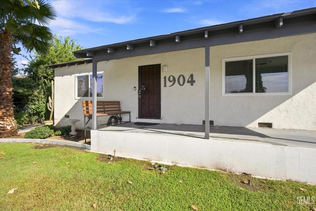 1904 Radiance Drive, Bakersfield, CA 93304