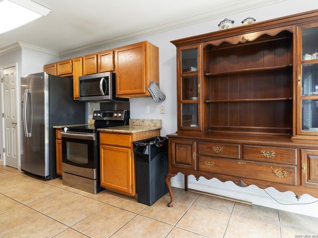 9107 LAGUNA HLS, Selma, TX 78154