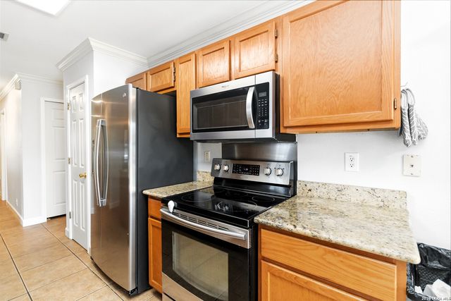 9107 LAGUNA HLS, Selma, TX 78154