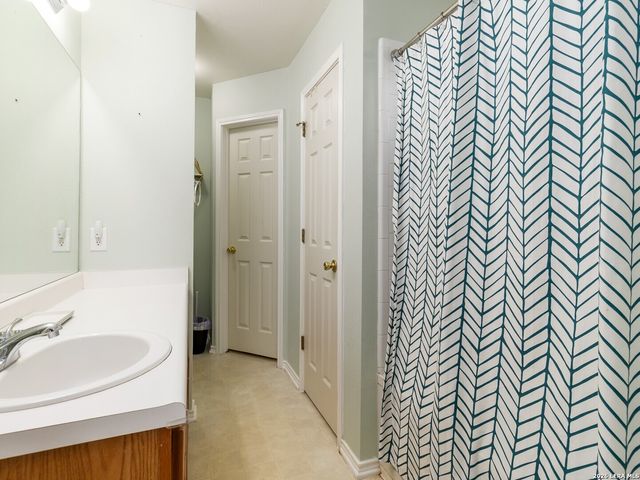 9107 LAGUNA HLS, Selma, TX 78154